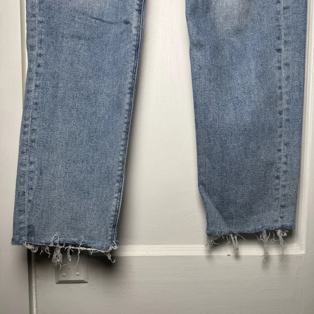 American Eagle Mom Straight Jean Light Wash Frayed Hem Straight Leg Jeans 8 Long